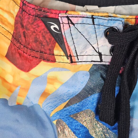 Ripcurl Mens Tropical Island Print Board shorts Size 34 - Picture 7 of 13